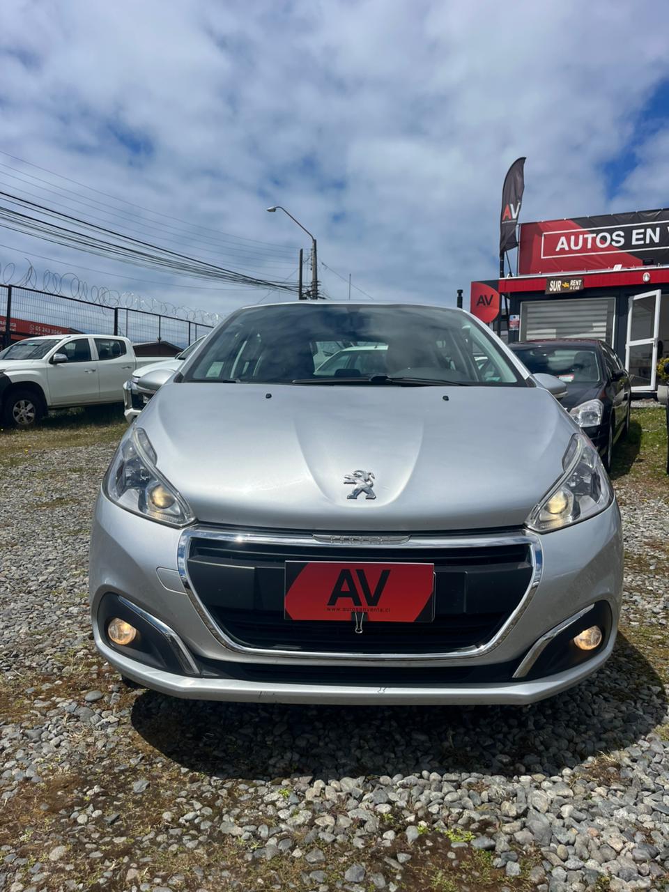 HERMOSO PEUGEOT 208